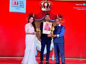 Vishwas-Mudagal-awarded-as-Business-Leader-of-the-Year-Coworking-and-Technology