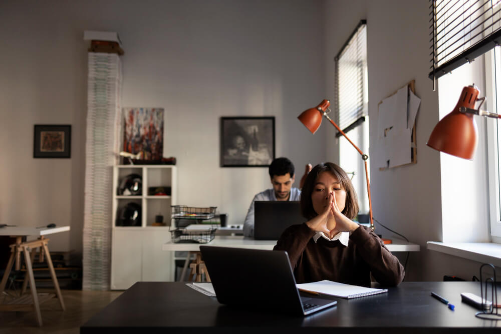 Image showcasing Coworking Space for Freelancers: Pros & Cons